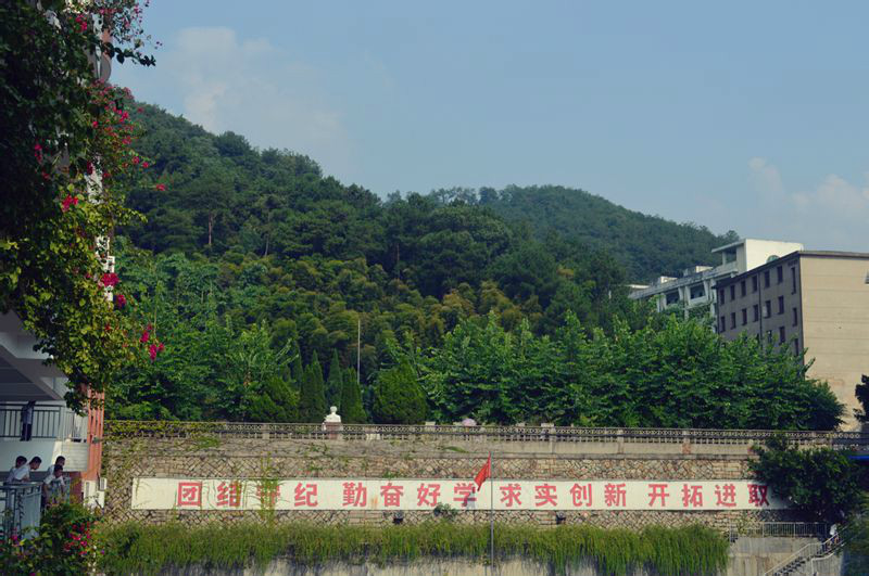  p data-id="gnaxigojds">三明十二中地处三元区富兴路,与三明七中为