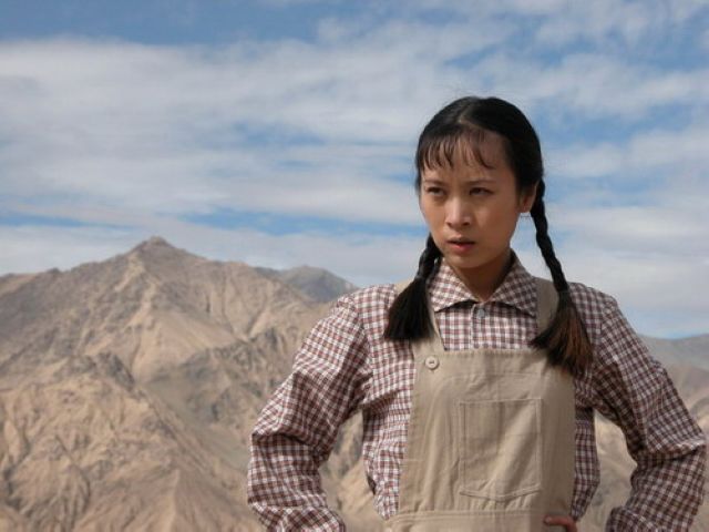  p>该剧由曾执导电影《定军山》 ,《看车人的七月》,《疑案忠魂》