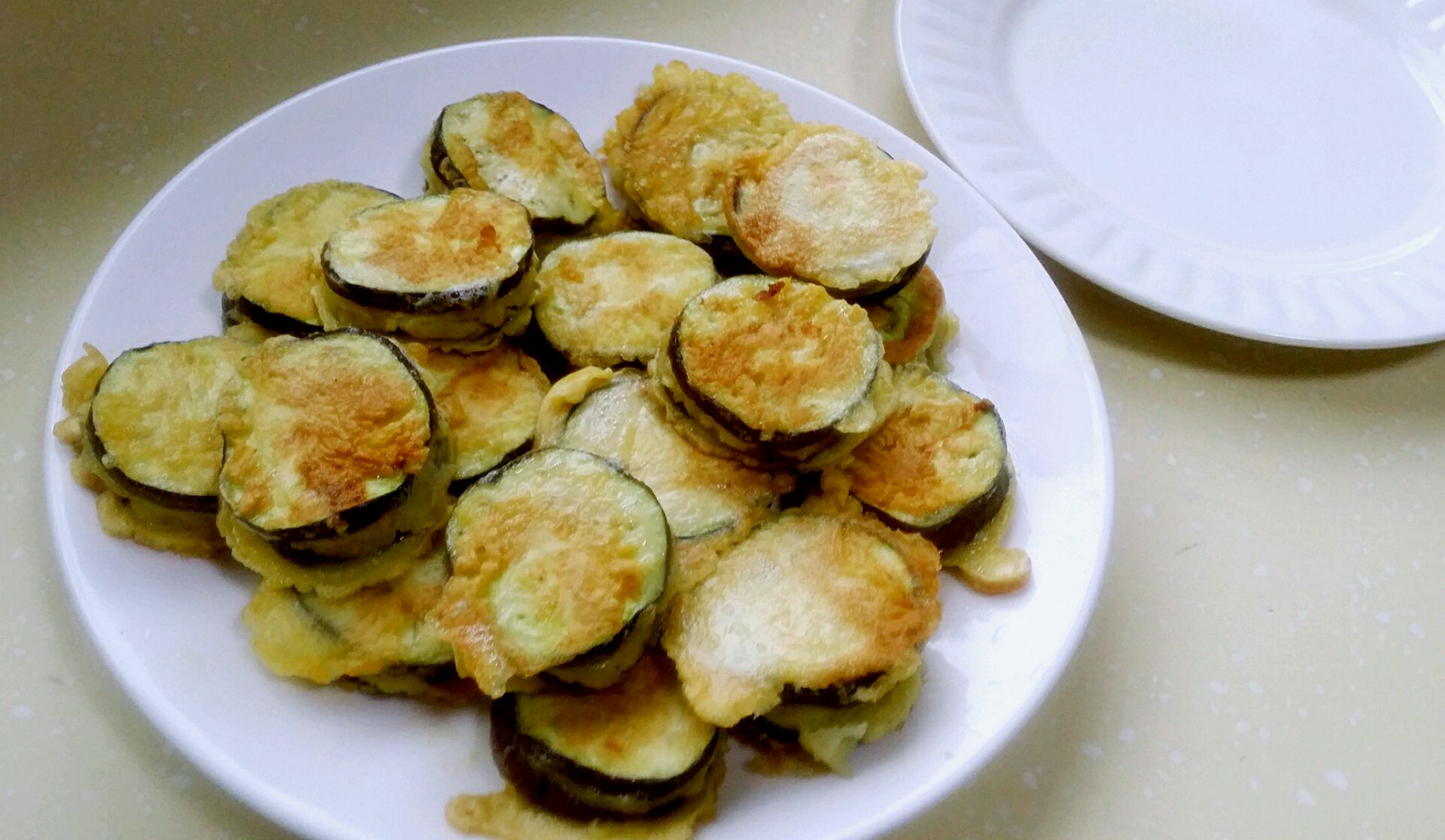  p>茄子夹肉是一道美食,由茄子, a target="_blank" href="/item/肉糜