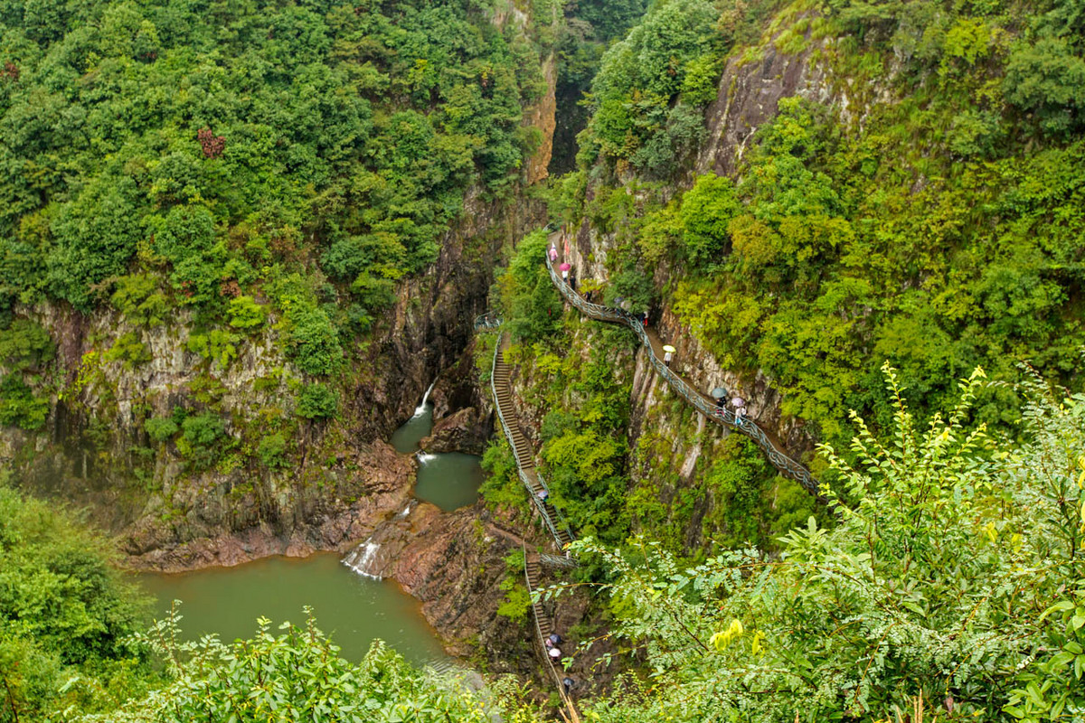  p data-id="gnx335yk8g">舞龙峡景区现为国家aaaa级景区,位于省级