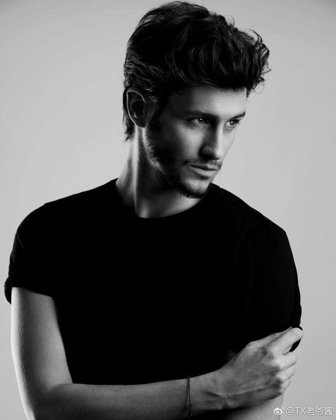 maunier),1990年12月22日出生于法国瓦尔省卑牛市,演员,歌手,主要作品