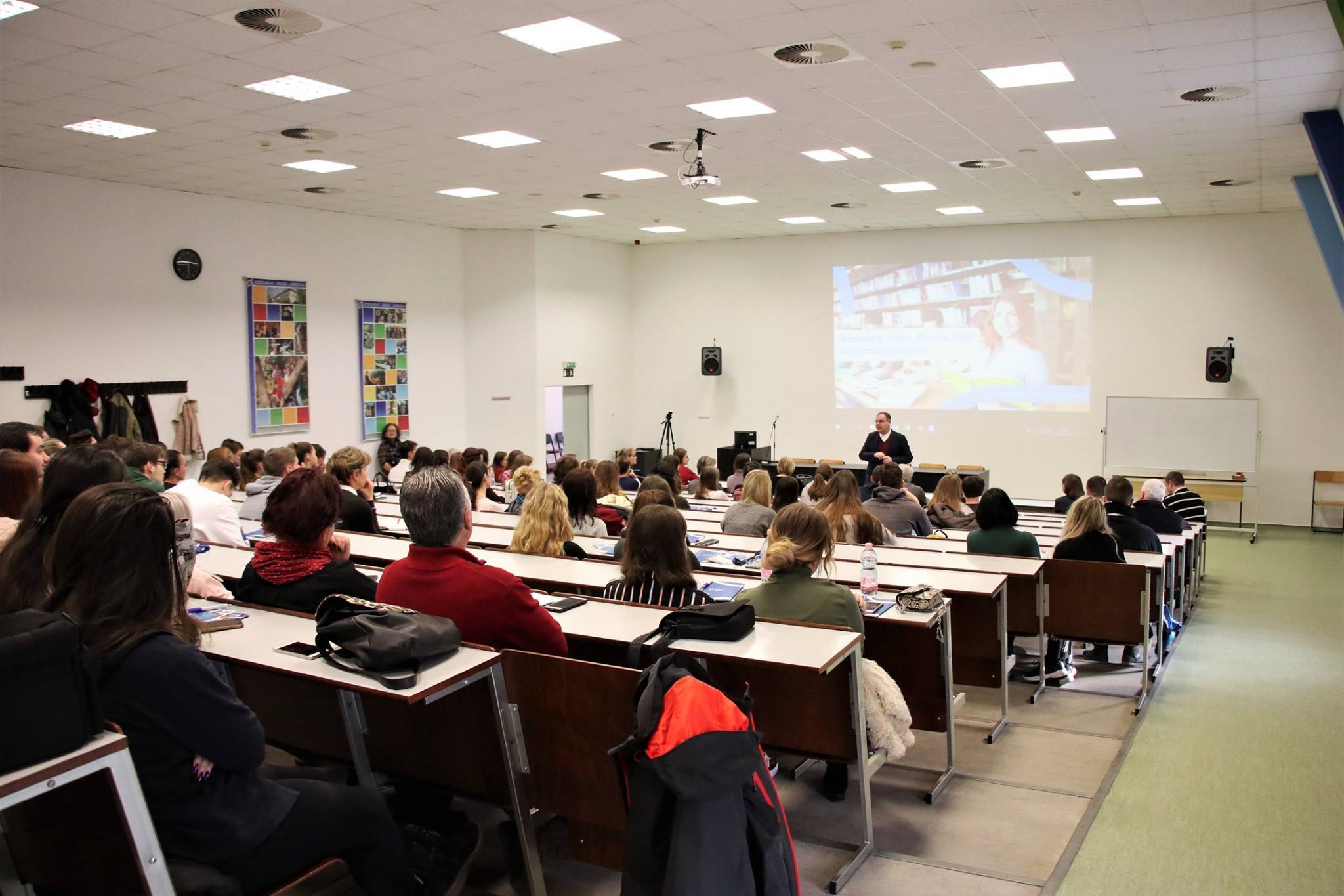 科多兰尼·亚诺什大学