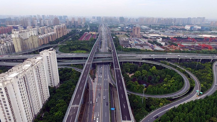  p>留石高架路为浙江省杭州市的一条东西向城市高架快速路,得名于地面