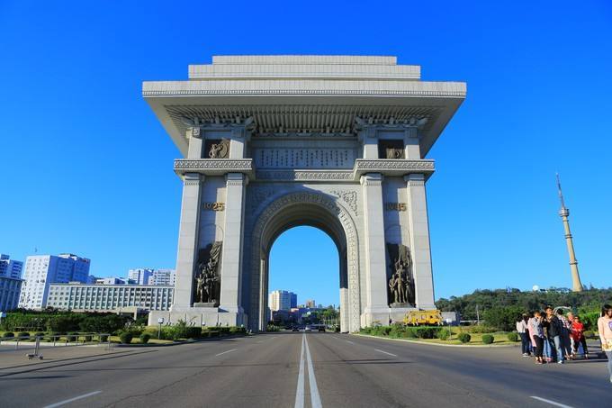  p data-id="gnzldfjabs">朝鲜凯旋门位于首都平壤牡丹峰山脚下的凯旋