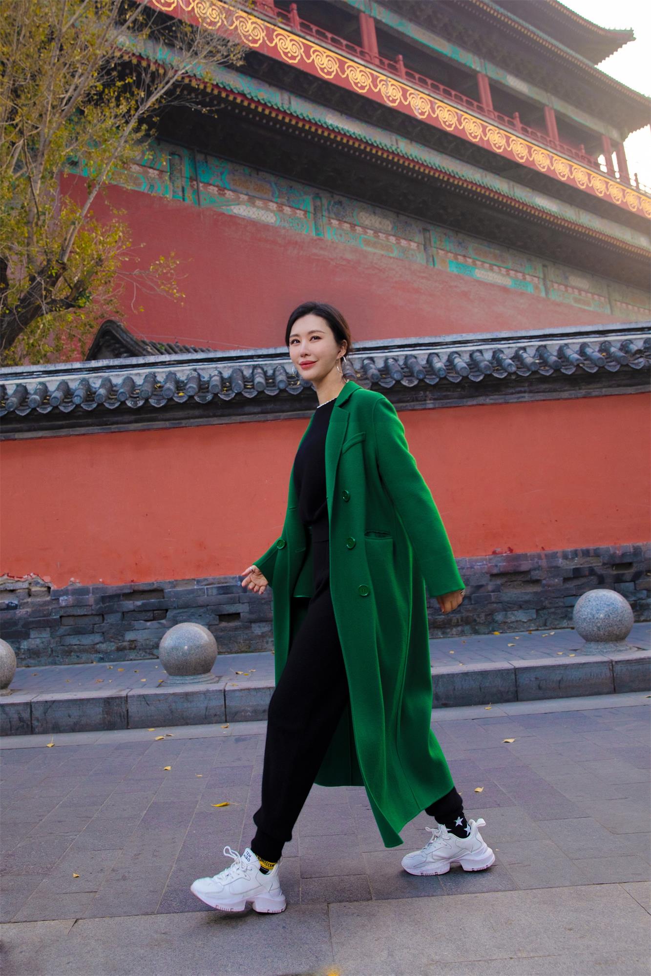 田朴珺,女,汉族,1981年2月23日出生于上海市,制片人,演员,作家