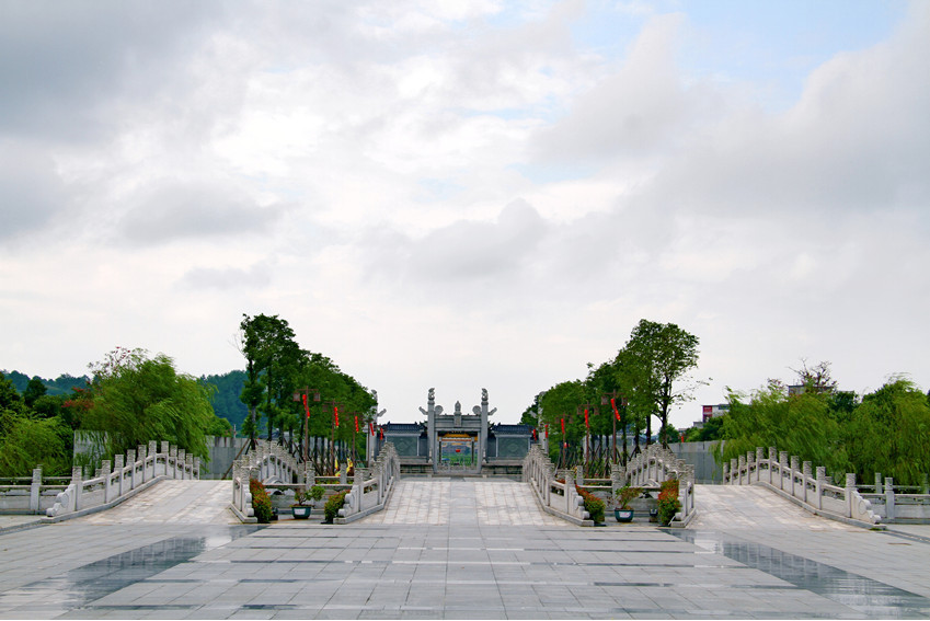  p>福建宁化客家祖地森林公园位于宁化县境内,地跨安远,湖村,翠江