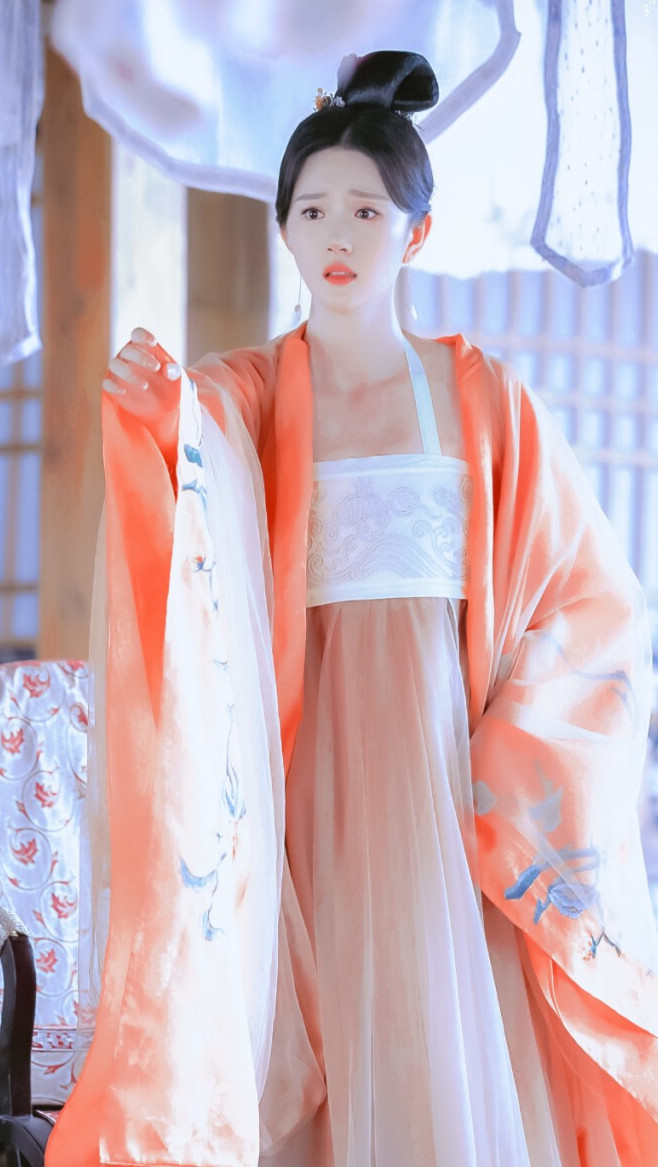 是古装甜宠轻喜剧《 a target="_blank" href="/item/传闻中的陈芊芊