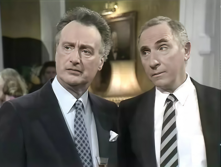 是，首相（英国1986年西德尼·洛特比与彼得·惠特莫尔联合执导的系列喜剧）_百度百科