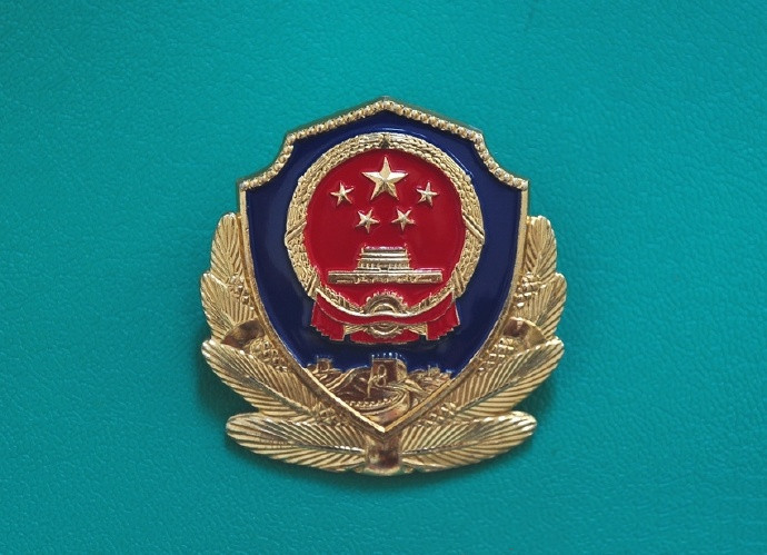  p data-id="gnwz6zyjsc">警服,是指各警察统一的制服,是警察身份和