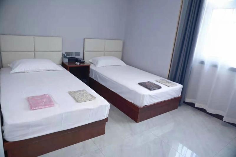 凡在宾馆住宿者5公里范围内可提供免费接送服务