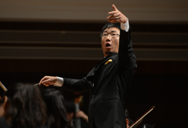  p>李心草,1971年出生于中国云南,中国指挥家,中国交响 span class="