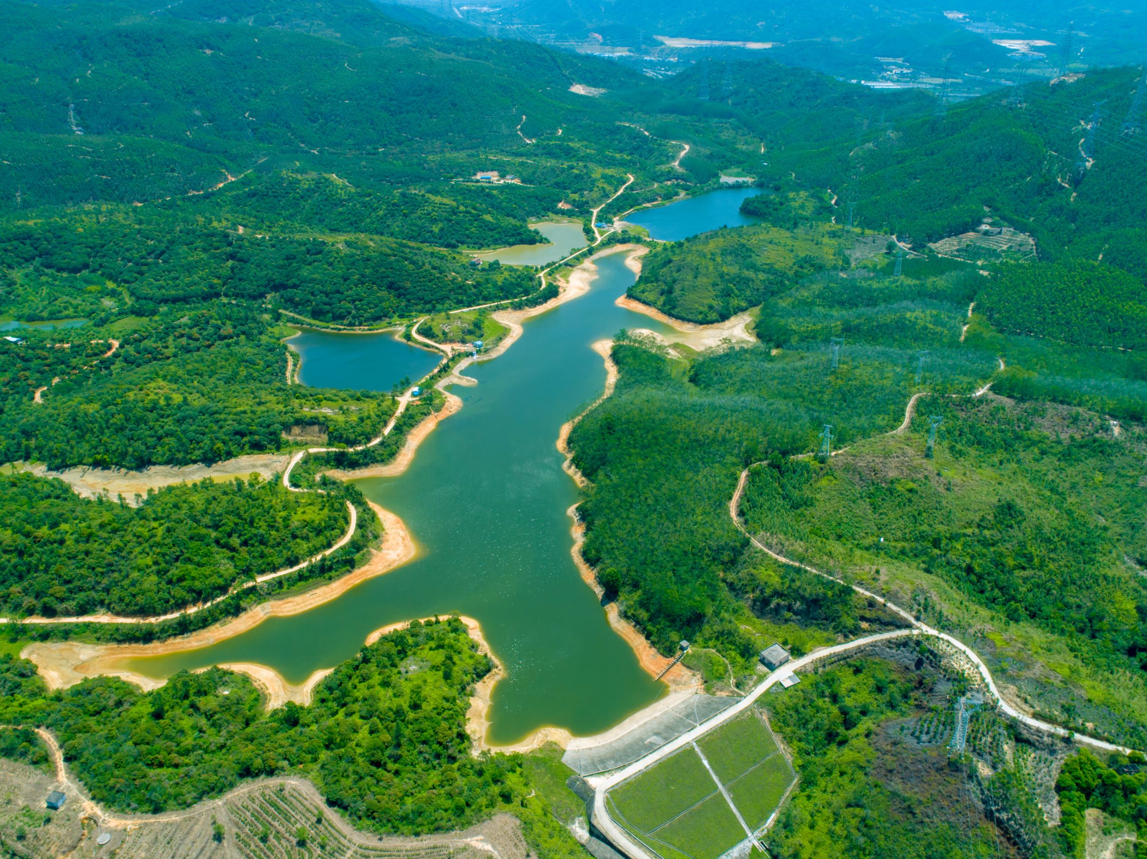  p>碧山村位于广东省惠州市惠东县城东南部,隶属惠东县平山街道管辖