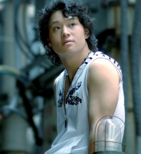 ="gn8yrmmg6c">《把心死掉》是蔡恒演唱的歌曲,由卓青填词,李风持谱曲