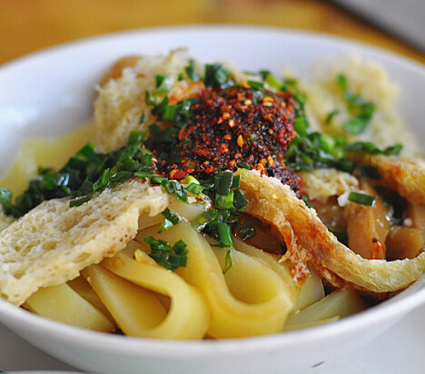  p data-id="gnwho704lo">"酿皮(rang pi)",是一种青海特色传统小吃.