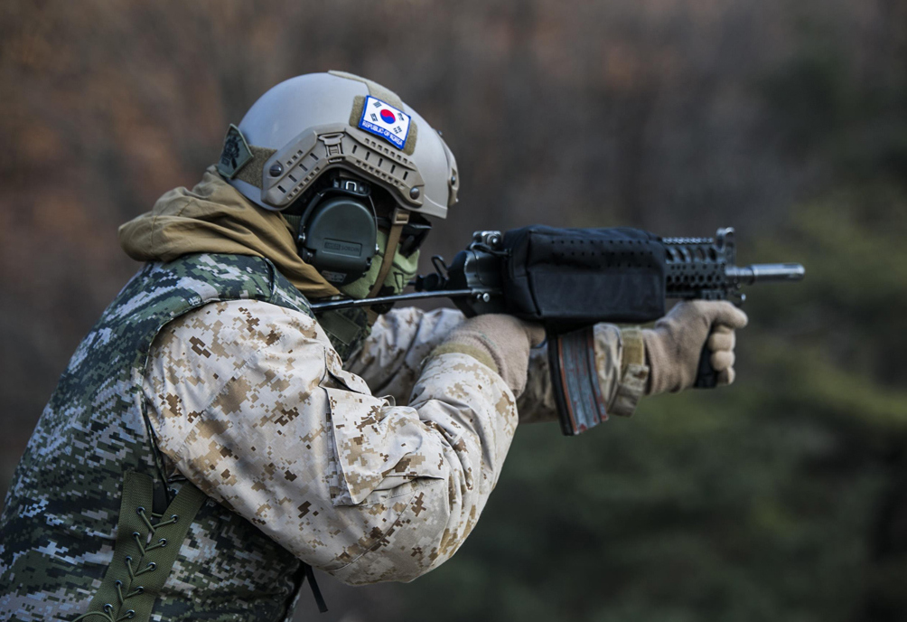 于是,大宇公司的设计师推出了k1a卡宾枪与k2步枪用于装备本国军队与