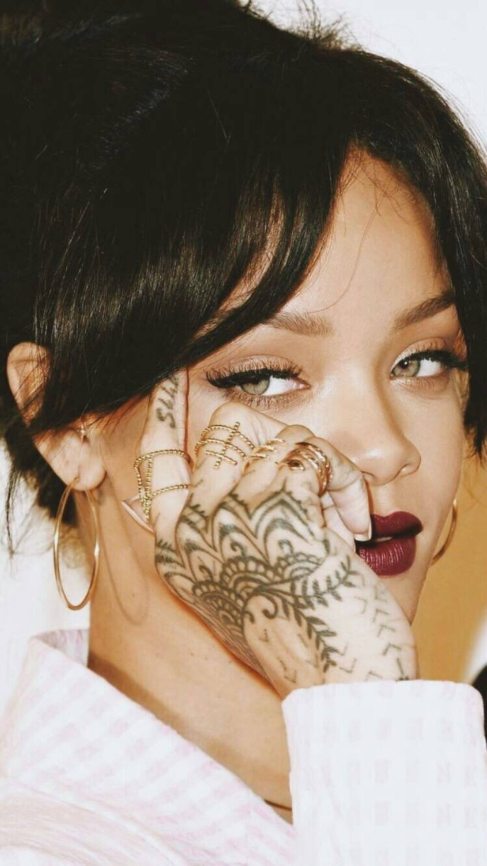  p data-id="go698glq0u">蕾哈娜(rihanna),本名罗比恩·蕾哈娜·芬缇