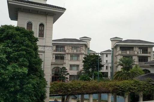  p>富华佛罗城堡位于中山市东凤镇东凤镇. /p>