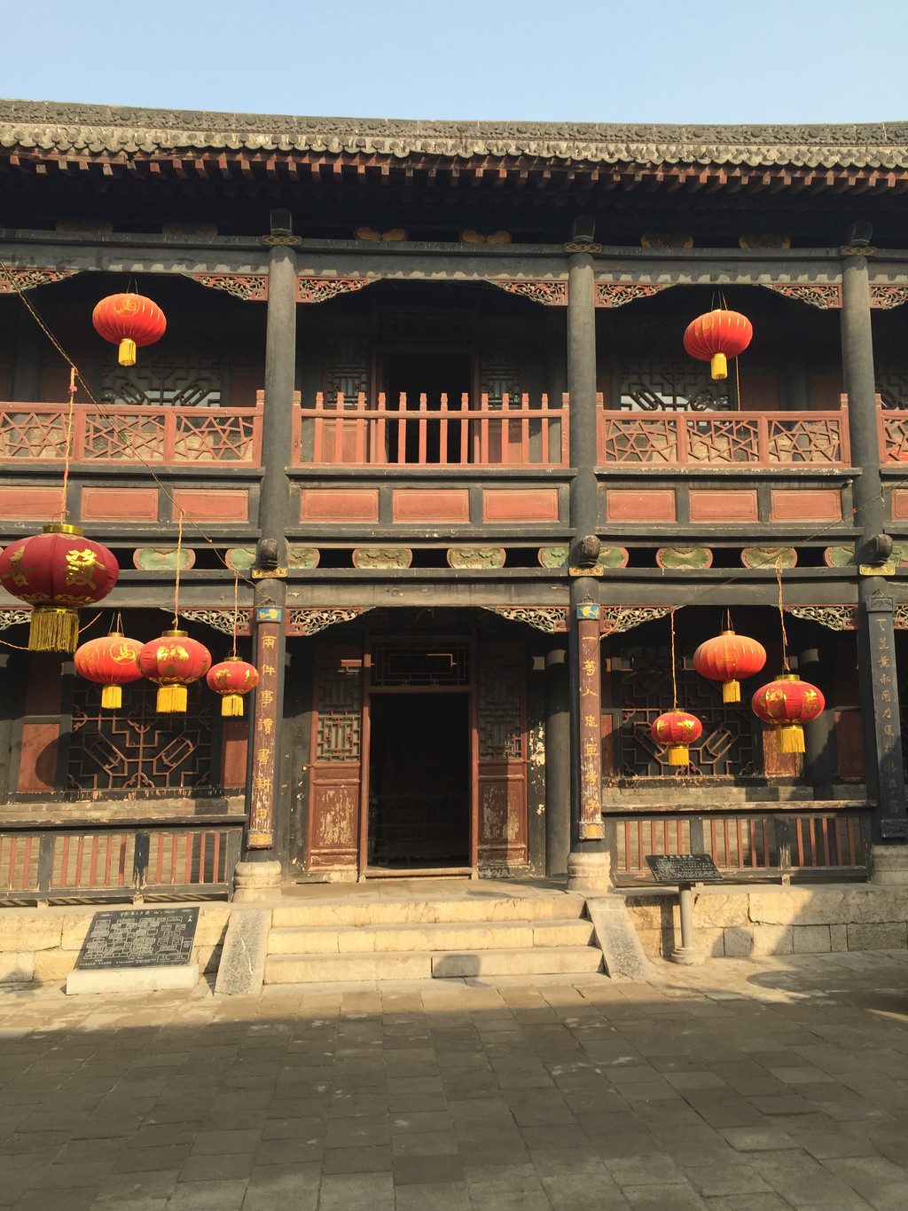 坐北向南,四合院布局,一进三院,大小房屋40余间.