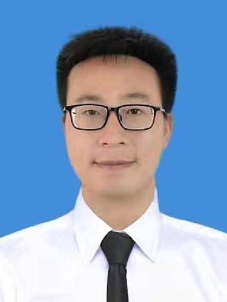 钟林,男,汉族,四