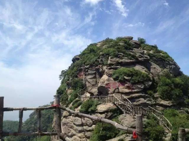 ">小黑山风景区,位于 a target="_blank" href="/item/大连市/127186"