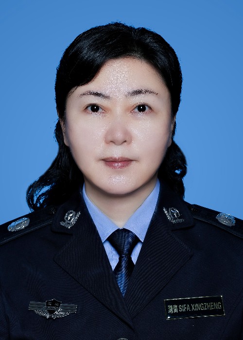 熊英