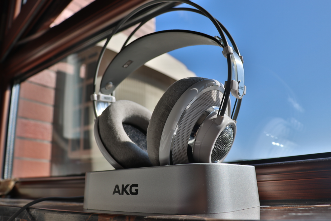  p>akgk701是一款头戴式有线音乐耳机,频响范围10hz-39.