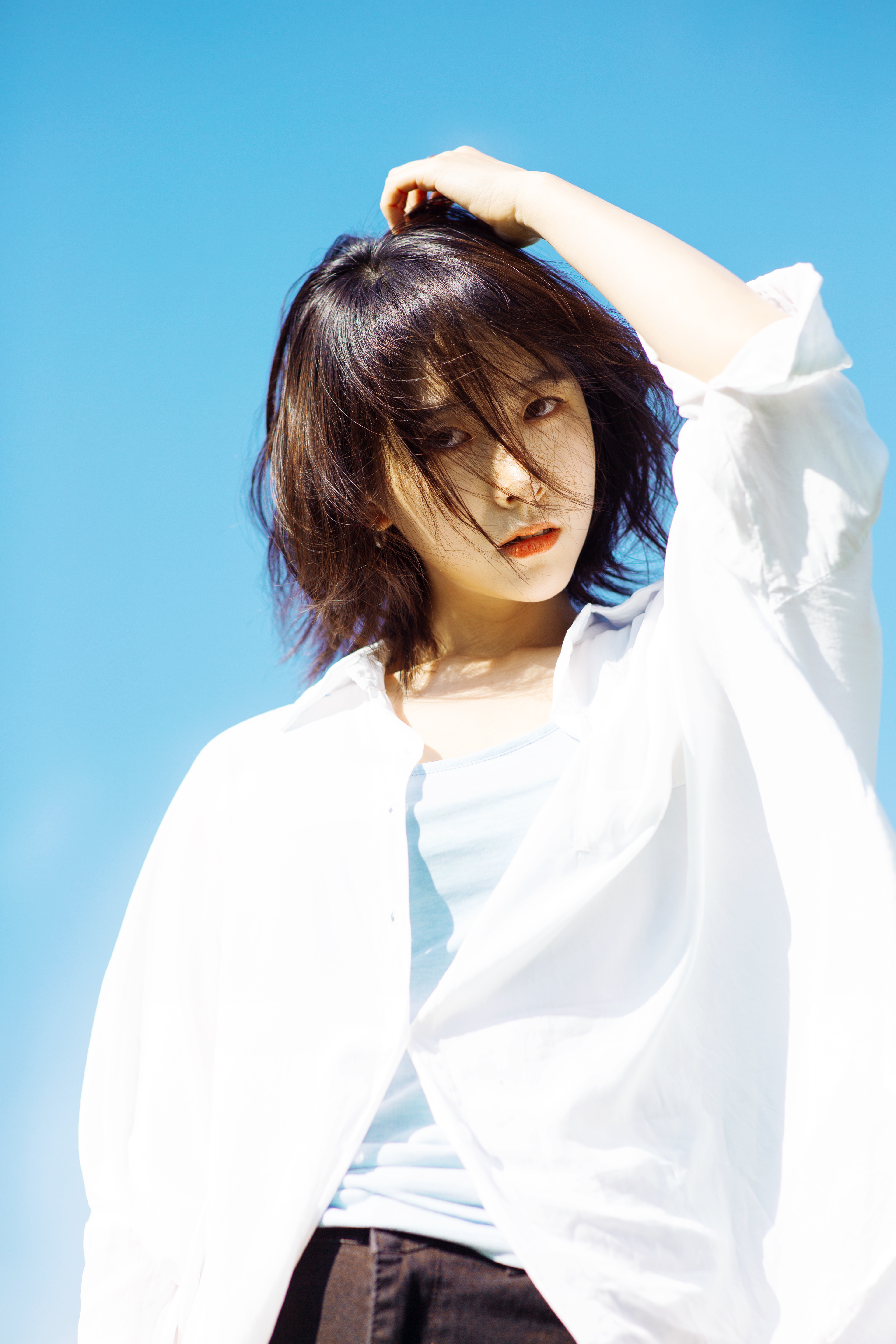  p>张艺,1994年11月22日出生,毕业于北京现代音乐