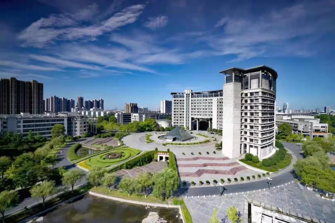 大学( i>zhejiang gongshang university /i>),简称"浙商大"(zjsu)