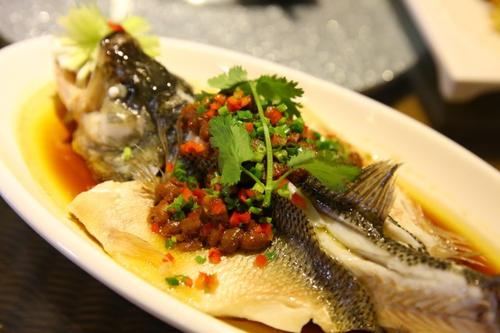 黄豆酱蒸鲈鱼