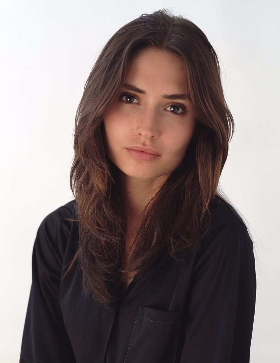 维德拉(karolina wydra),1981年3月5日出生于波兰奥波莱,波兰演员