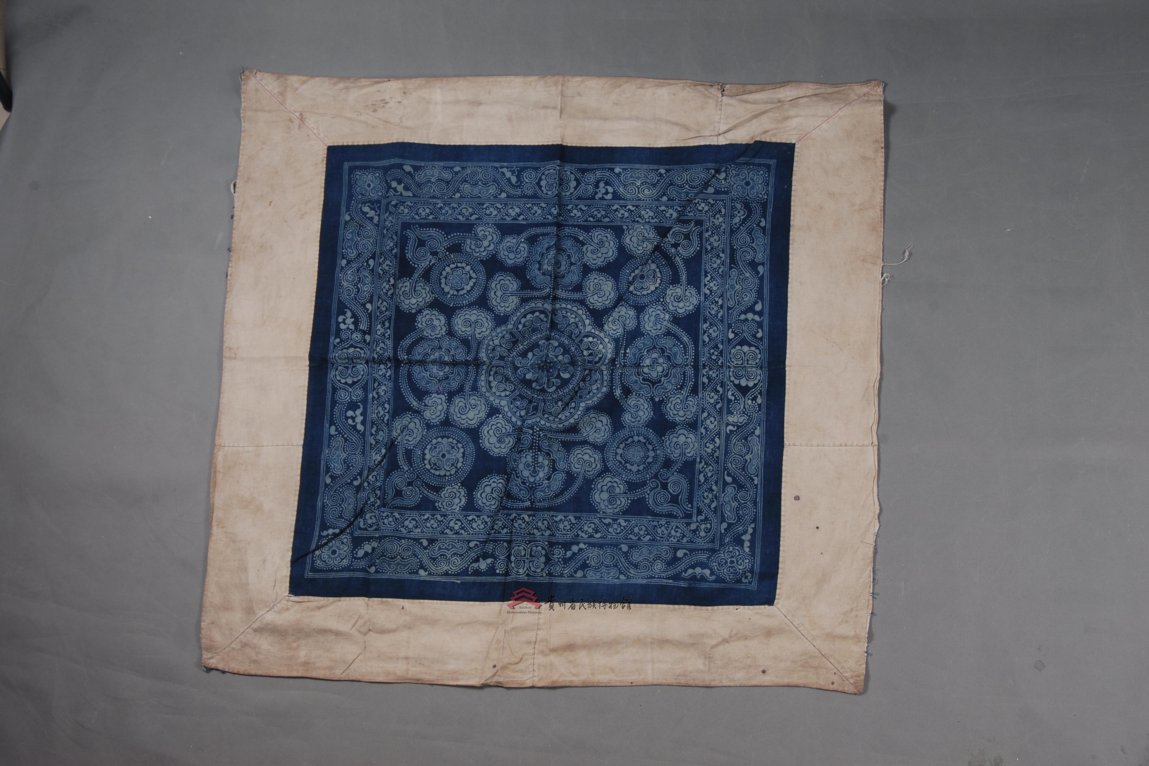 当代贵定苗族花卉纹蜡染包被