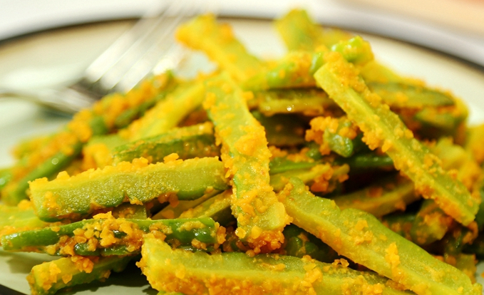  p>蛋黄焗苦瓜是以苦瓜,咸蛋黄为制作主料的一道美食. /p>