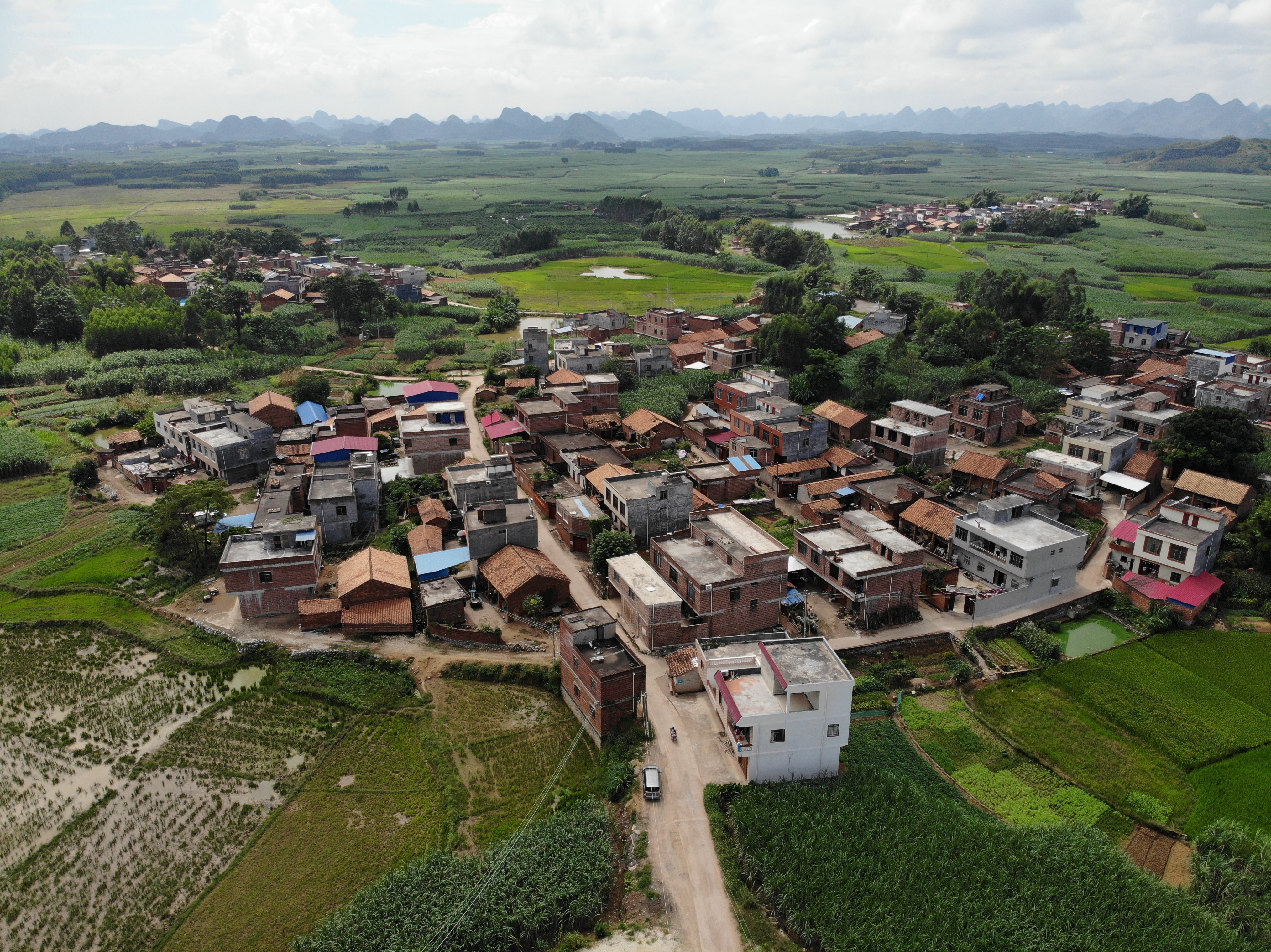  p>塘拉村,位置广西壮族自治区来宾市兴宾区迁江镇,离红水河距离约5
