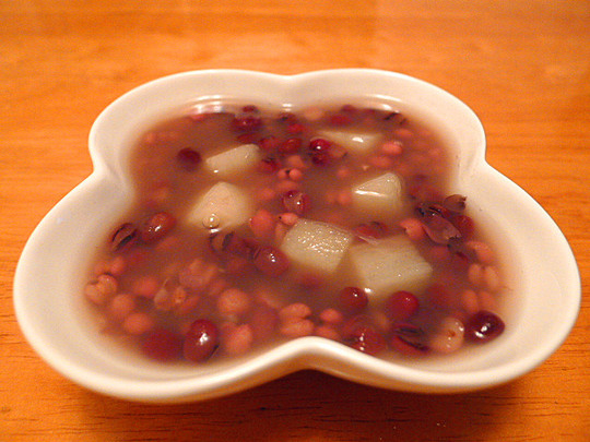 山药花生红豆紫米粥