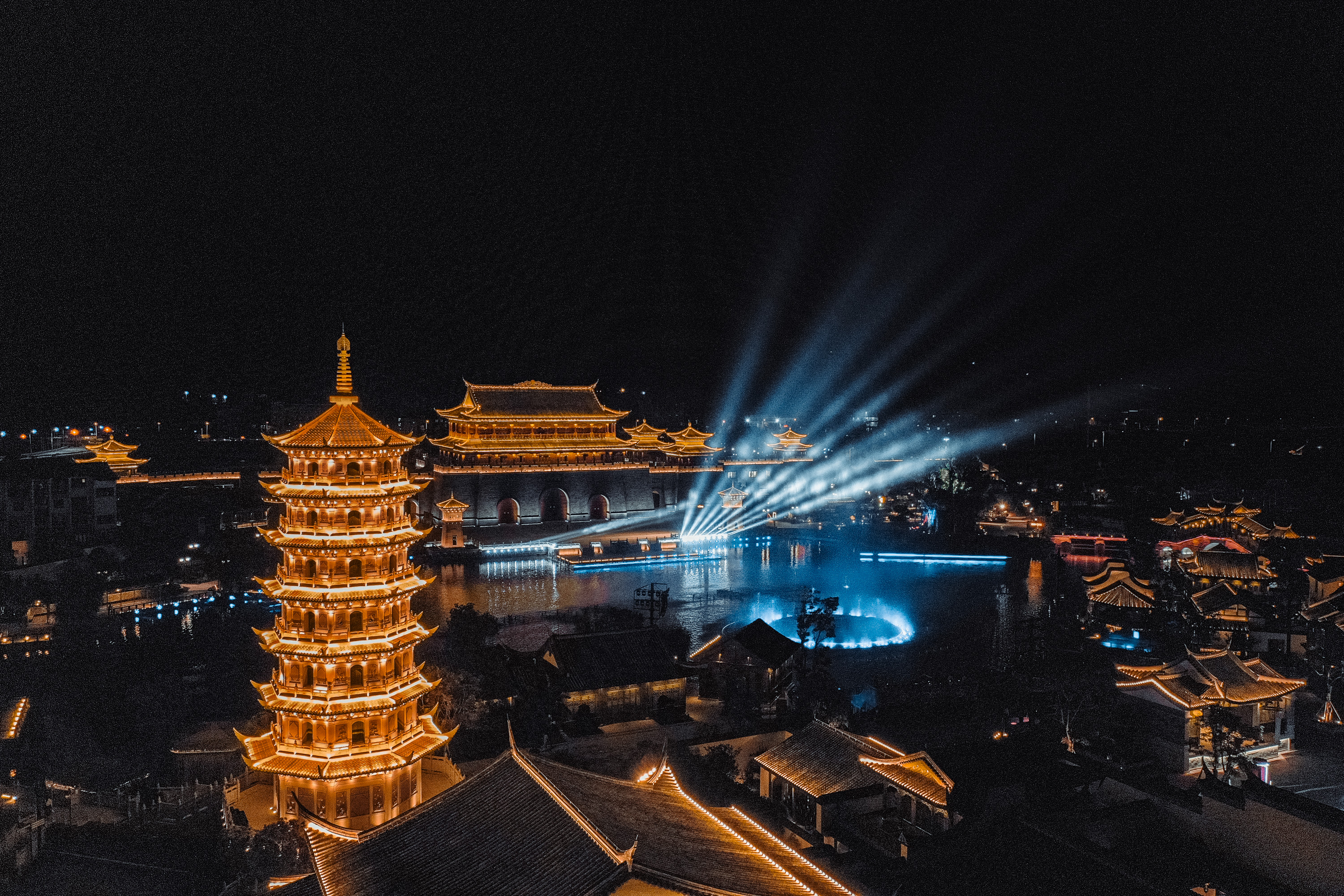 闽越水镇位于福建省福州市 a target="_blank" href="/item/闽侯县