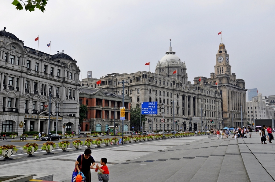 building clusters in the bund of shanghai