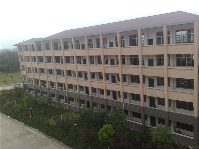  p>江西省南康中学是一所由南康市教育局主管的公立全日制普通高级