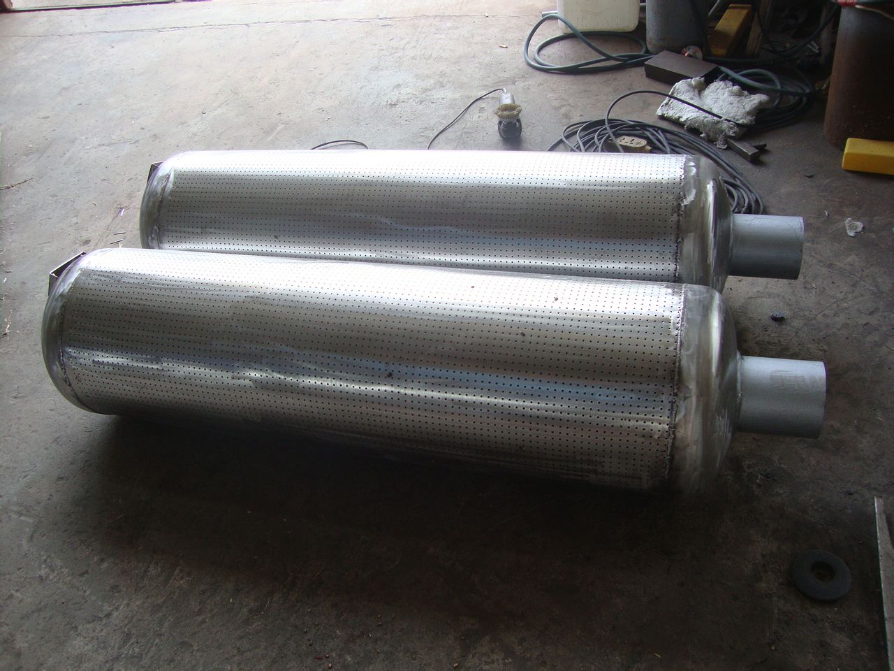 其他声阻抗不连续的管道等降噪器件,使管道内噪声得到衰减或反射回去