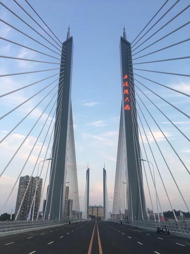 西流湾大桥位于湖南省 a target="_blank" href="/item/益阳市/842080