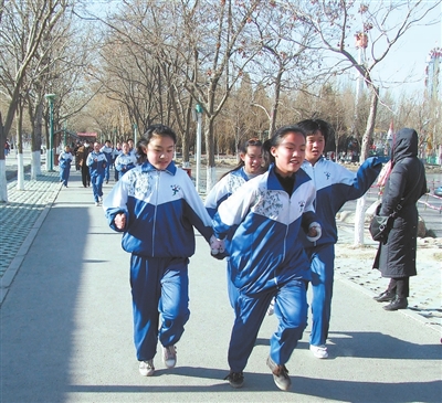  p>银川三中是一所全日制初级中学,学校坐落于银川市兴庆区中山南街