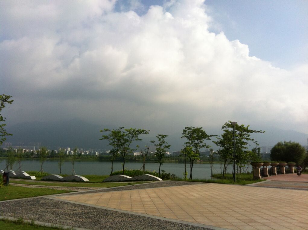 飞来湖公园位于广东省 a target="_blank" href="/item/清远市">清远