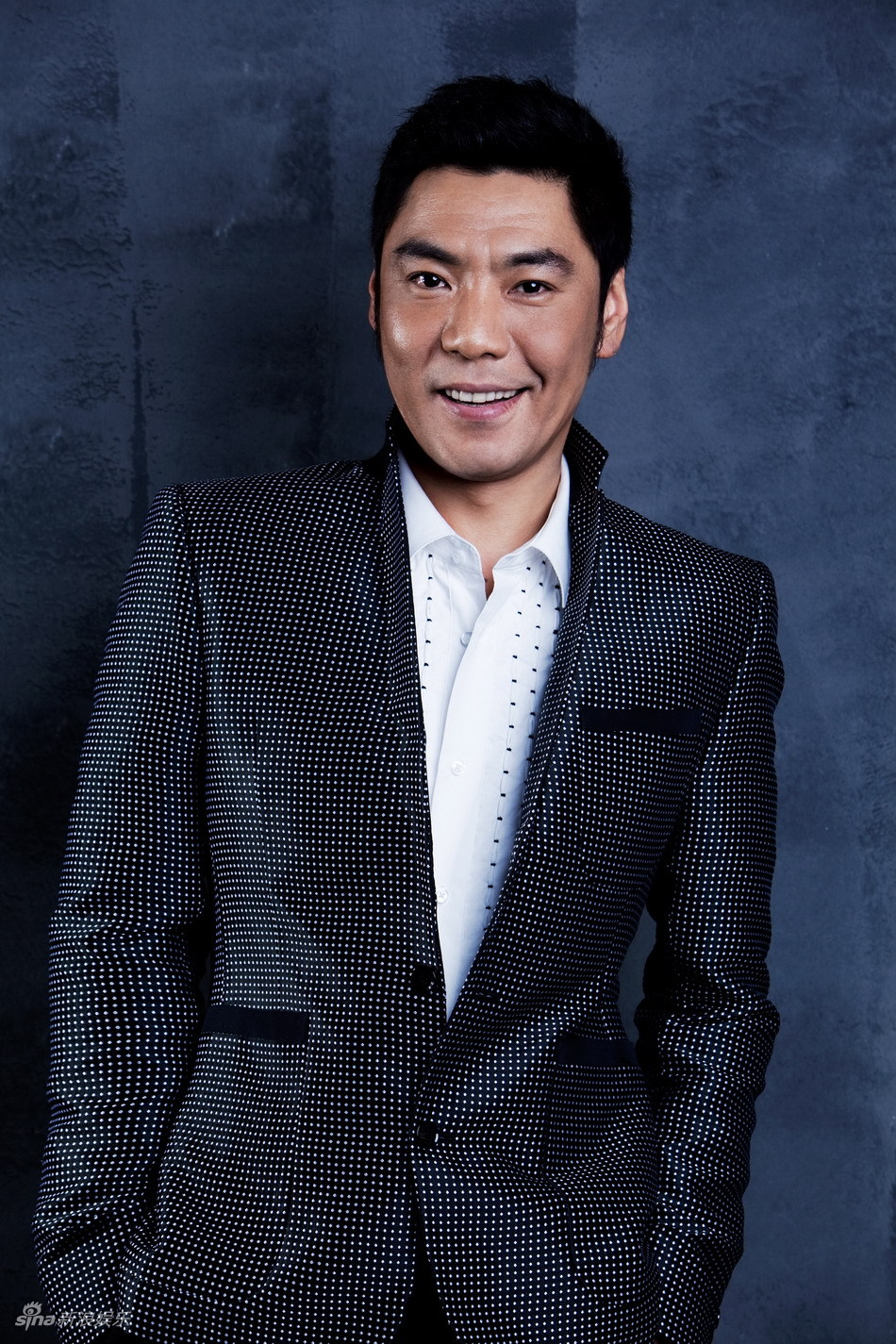 《精忠报国》是歌手 a target="_blank" href="/item/屠洪刚/2520895"