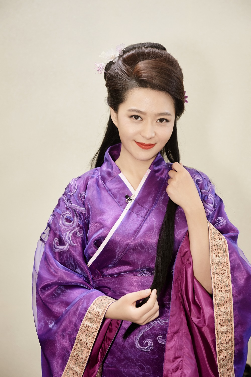  p>贾金金,7月12日出生于辽宁省辽阳市,中国内地女演员,歌手,毕业于 a