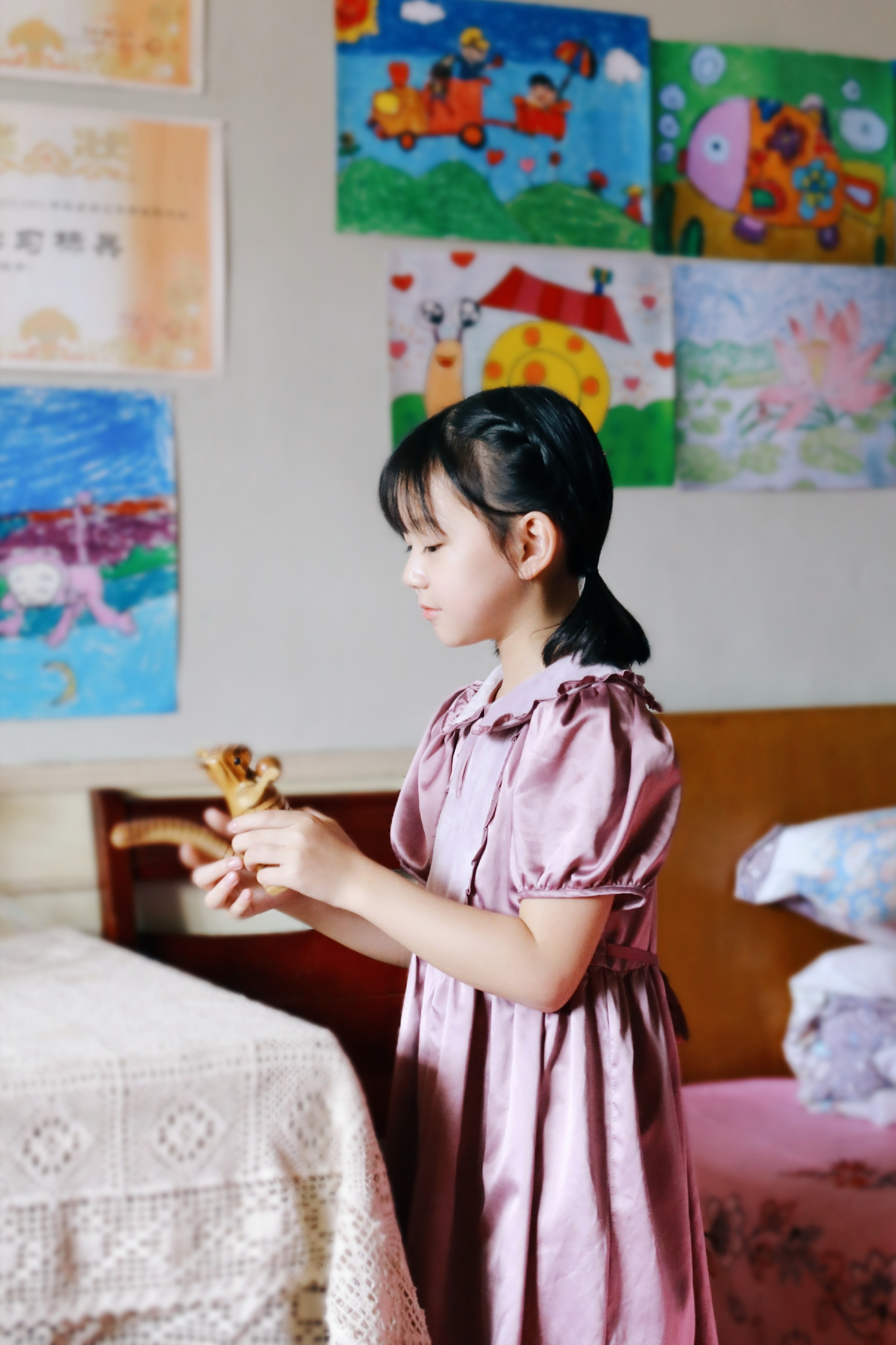 data-id="gnzksrqhw2">凌岑七七,女,2009年8月26日出生于浙江省,童星