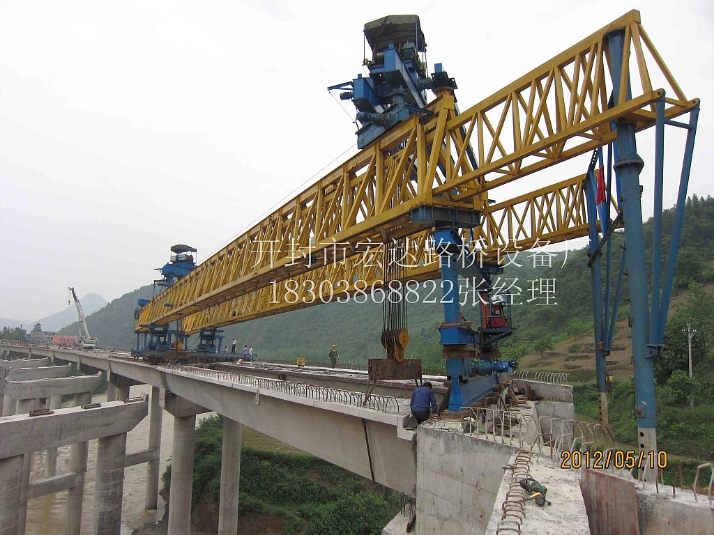  p>斜交桥指的是桥梁的纵轴线与其跨越的河流流向或路线轴向不相垂直