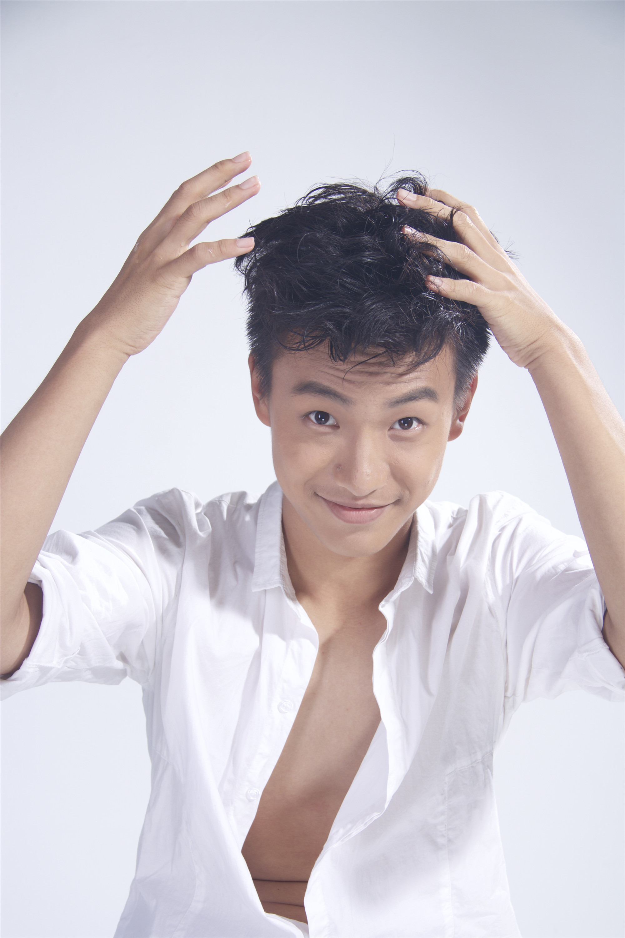  p data-id="gnas4j8q06">黄浚良(johnny huang),2000年5月7日出生于