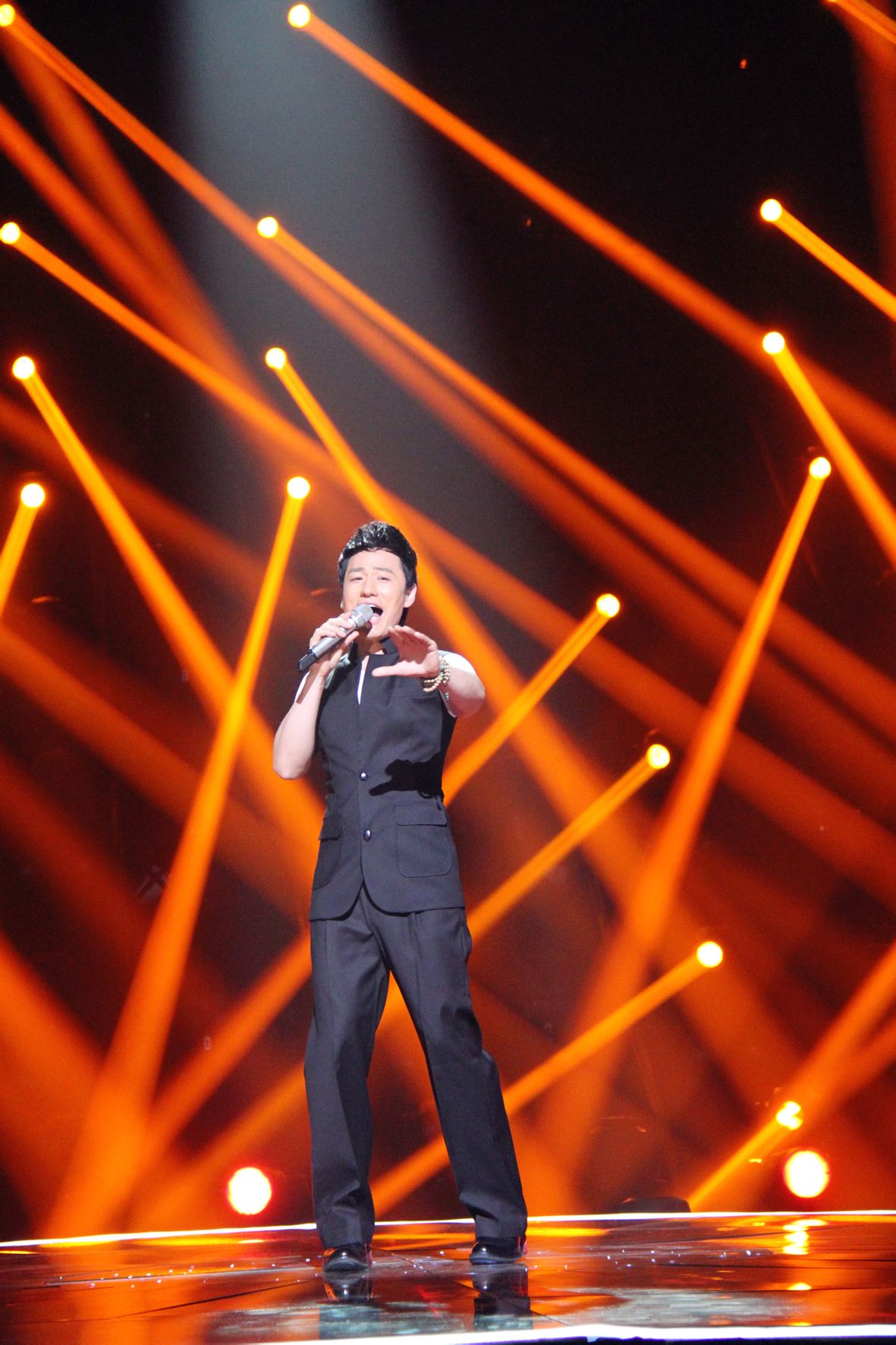  p data-id="gnrypxtuez">皓天,全国听众喜爱的歌手,音乐制作人, a