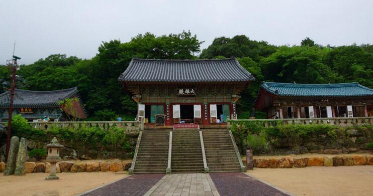  p>梵鱼寺,位于韩国 a target="_blank" href="/item/釜山广域市