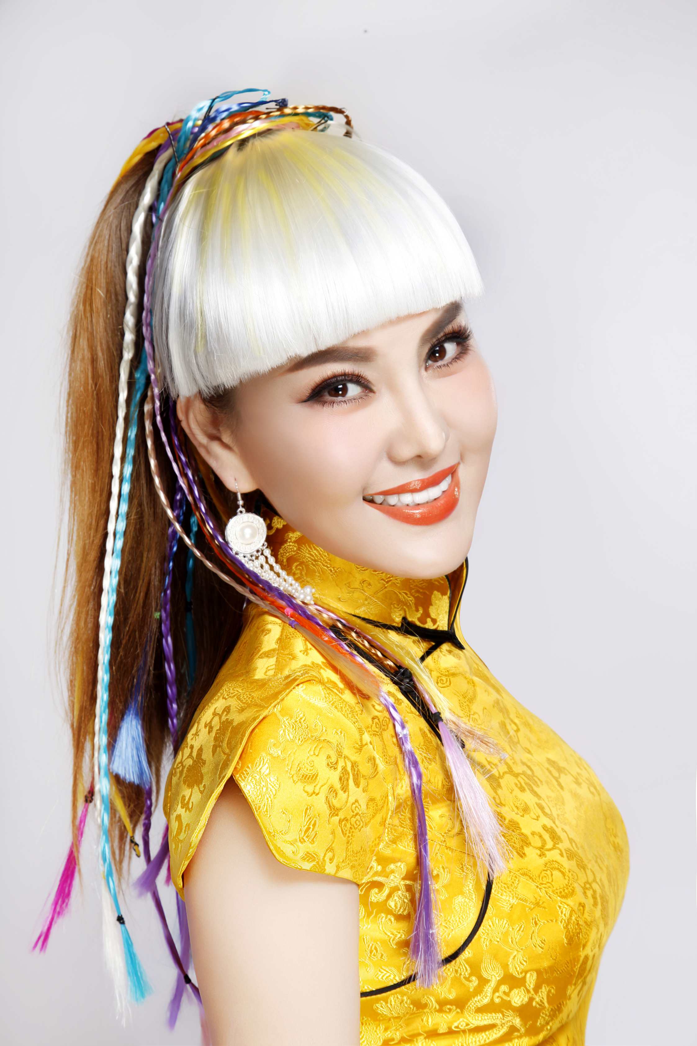 data-lemmaid="173741">内蒙古 /a>,中国蒙古族青年歌唱家,全国青联