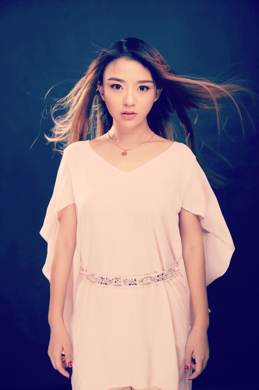  p data-id="gnyuxvzugi">王艺霖,1991年4月13日出生,中国内地女歌手